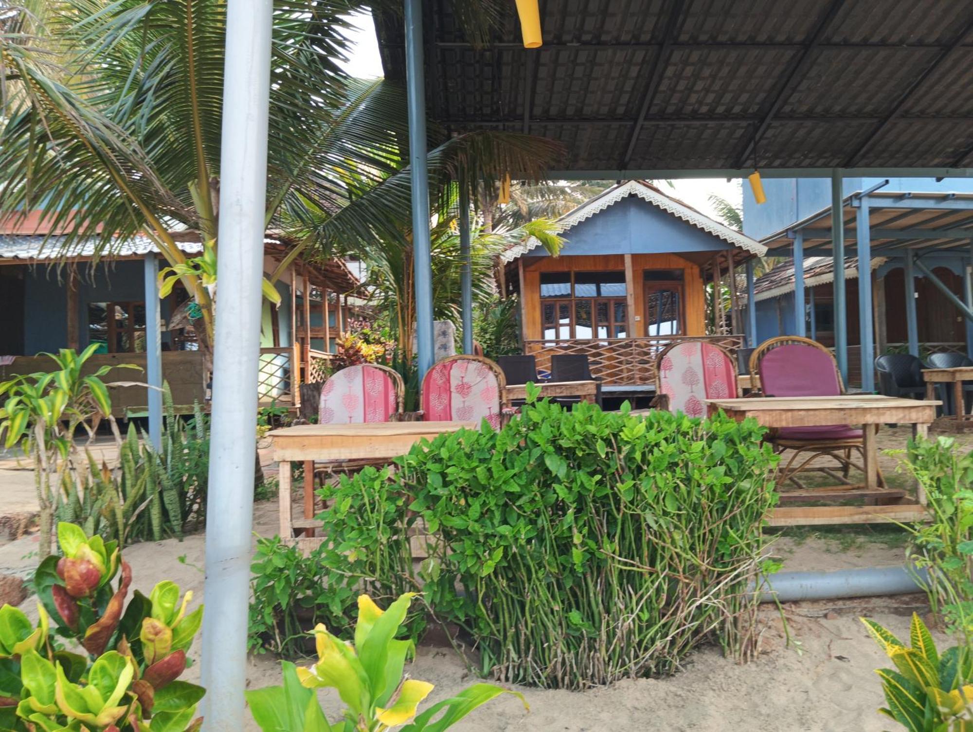 Monsoon Hotel Agonda Exterior photo